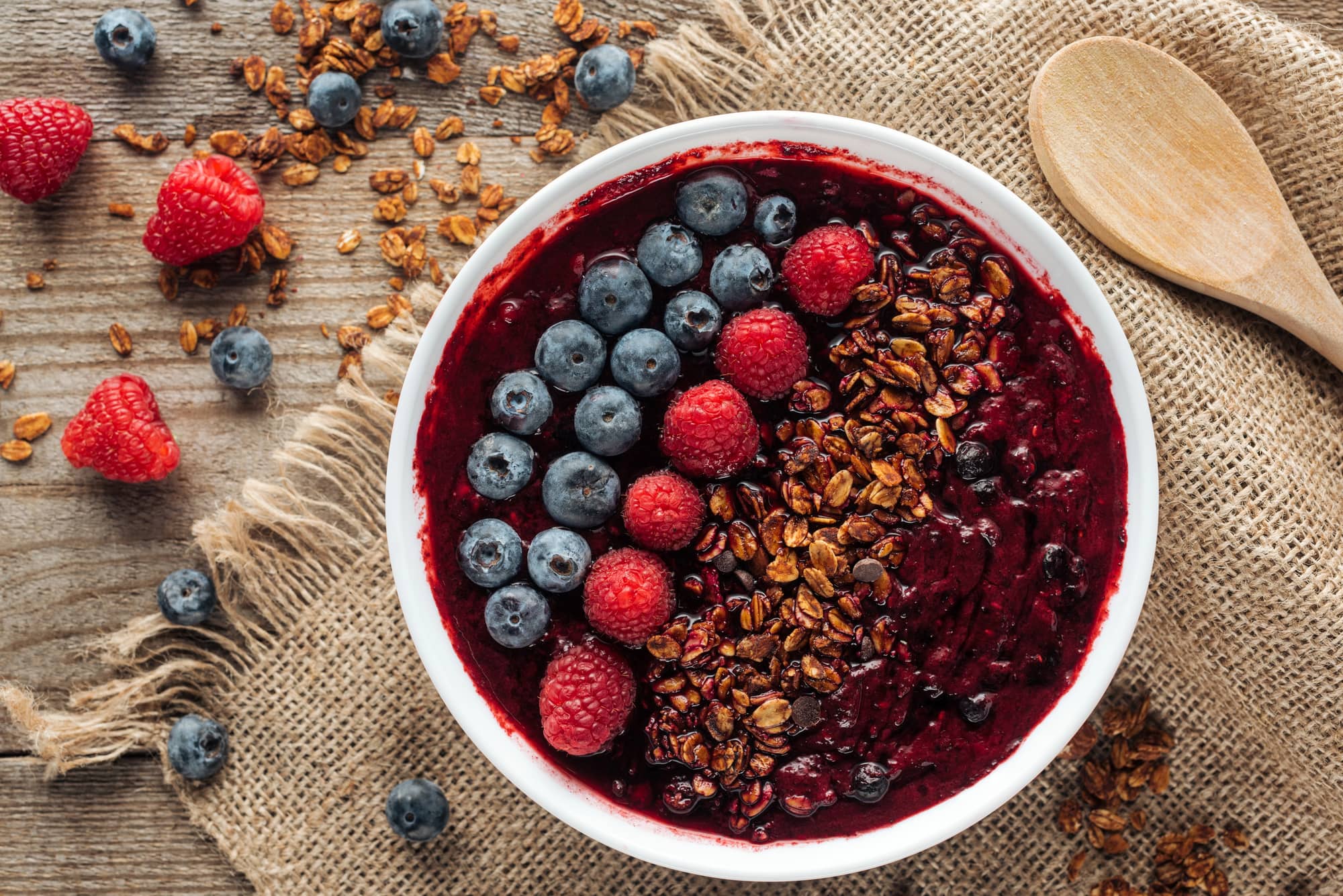 smoothie bowl s ovocím